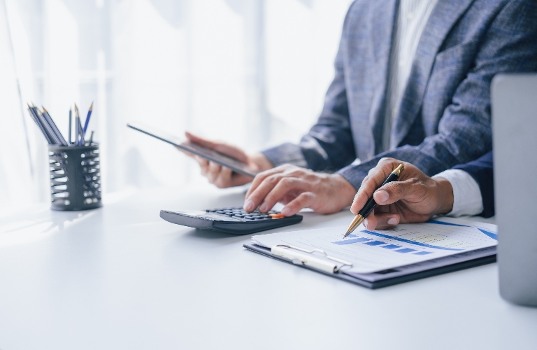 Lawyer is consulting client about asset protection